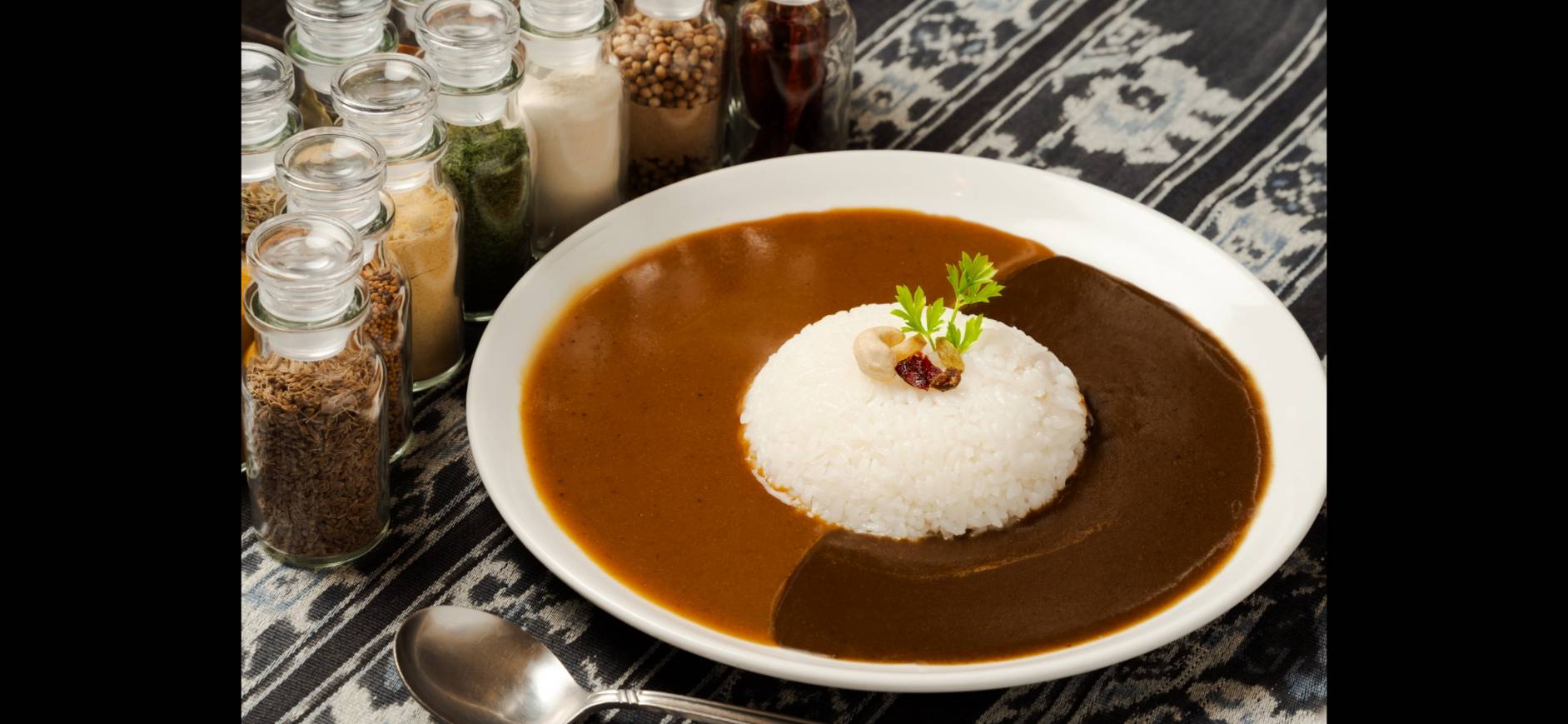 黒黄どっちもカレー